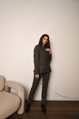 Edri vilnonis kostiumas