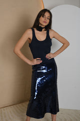 NUOMA - Vidurnakčio mėlynos spalvos midi suknelė su blizgučiais