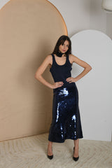 NUOMA - Vidurnakčio mėlynos spalvos midi suknelė su blizgučiais