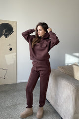 Anti namų kostiumas