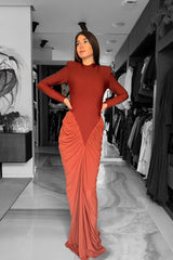 Atrinkta APLine – Levelle suknelė