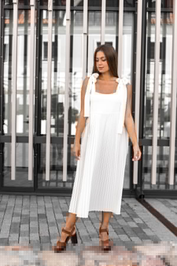 Dove klostuota suknelė