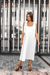 Dove klostuota suknelė