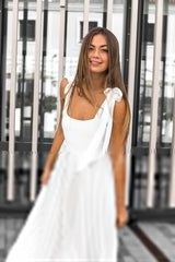 Dove klostuota suknelė