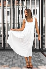 Dove klostuota suknelė