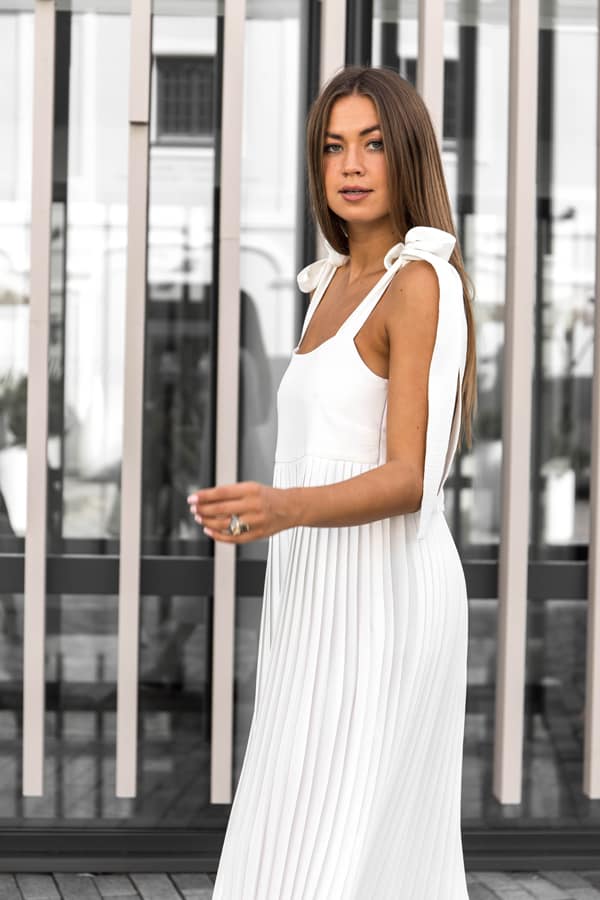 Dove klostuota suknelė