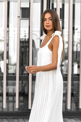 Dove klostuota suknelė