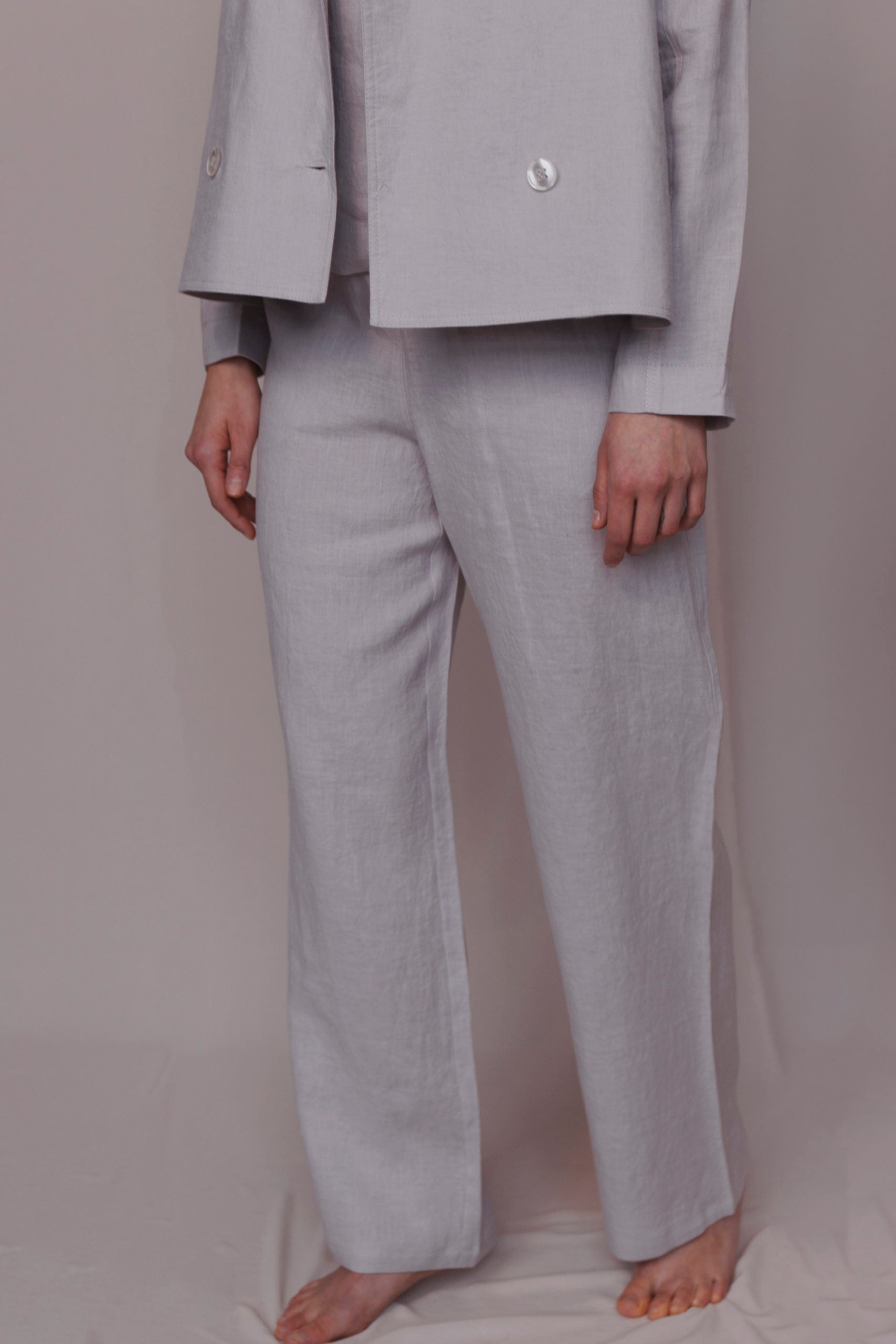 Grace lininis kostiumas