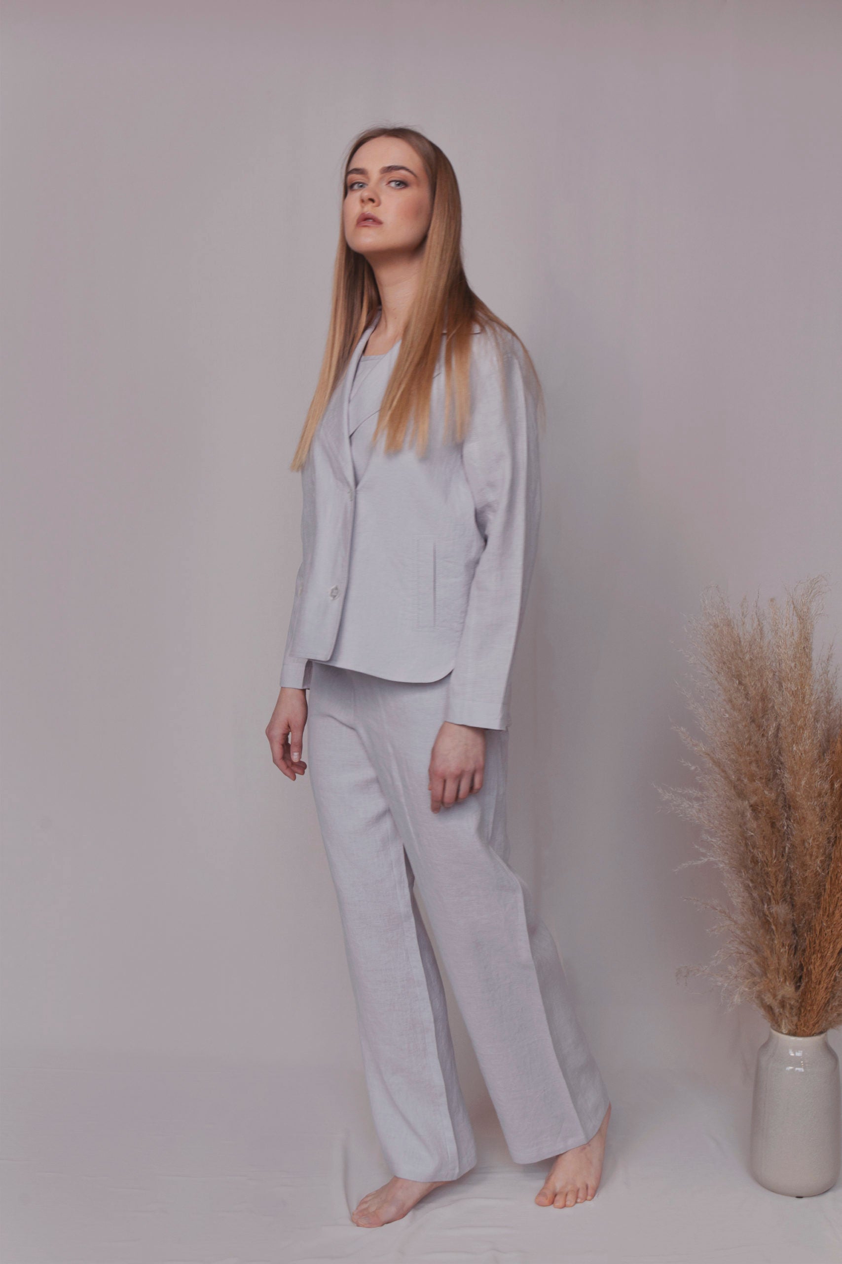 Grace lininis kostiumas