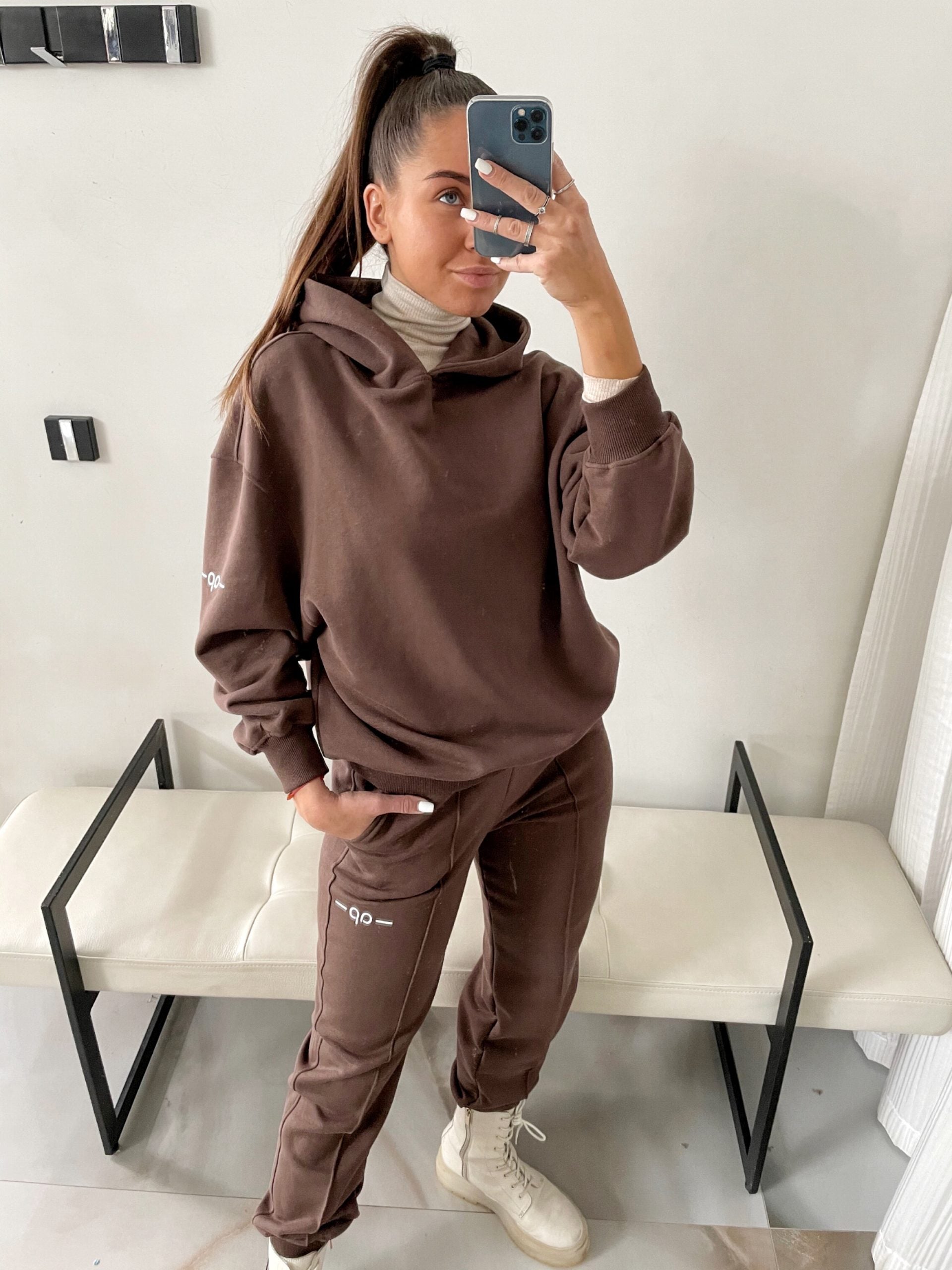 Neoni namų kostiumas