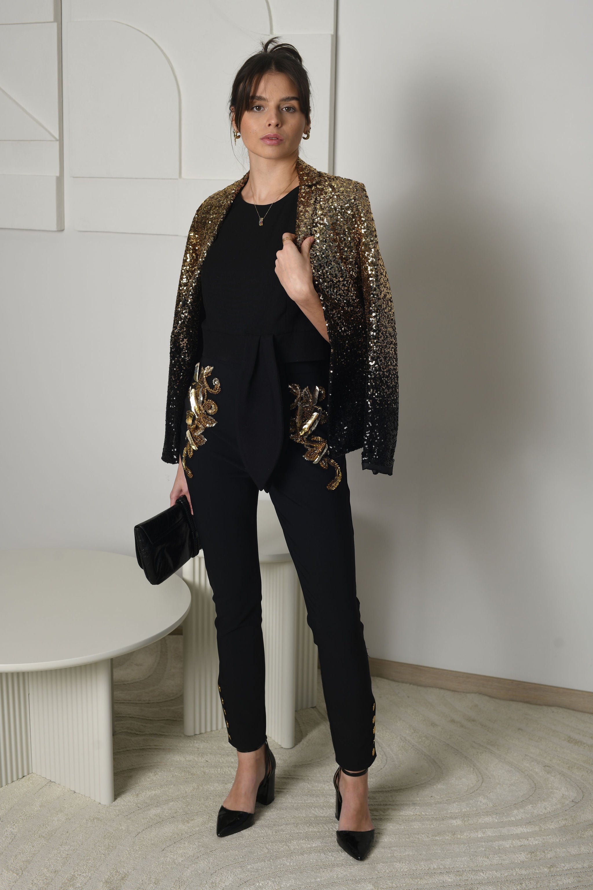 NUOMA - Aurelia puoštas švarko ir kelnių kostiumėlis