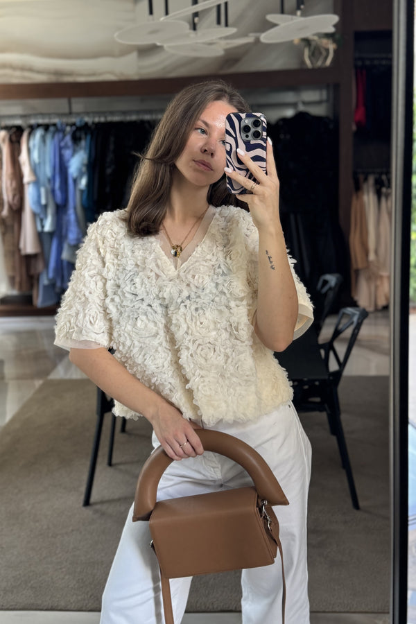Curated by A.P.Line - Avoni blouse
