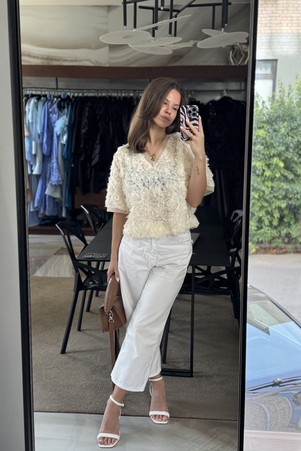 Curated by A.P.Line - Avoni blouse