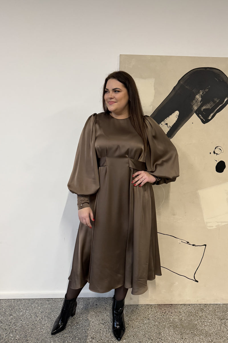 Saila Suknelė