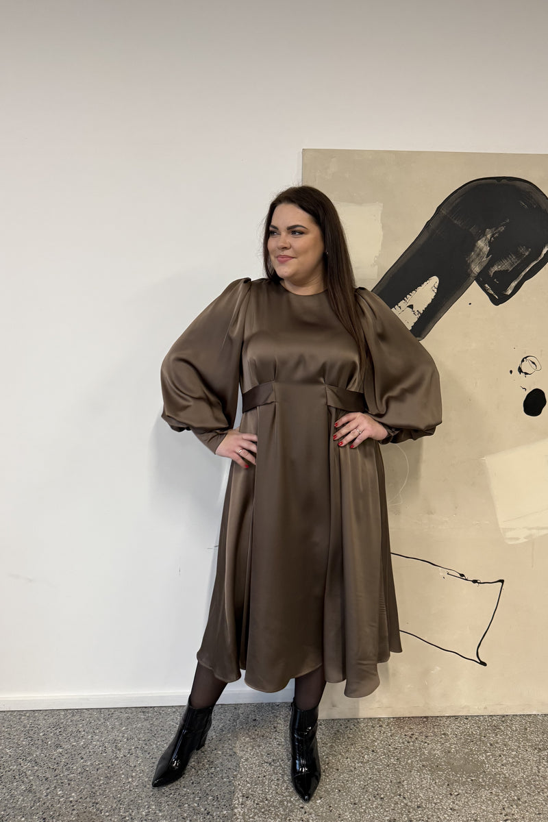 Saila Suknelė