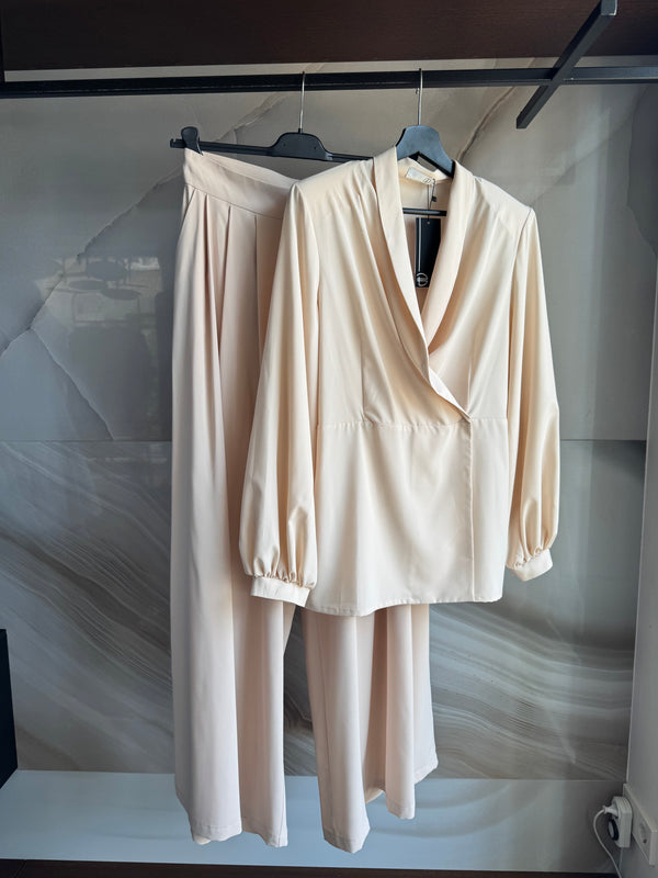 Asli suit