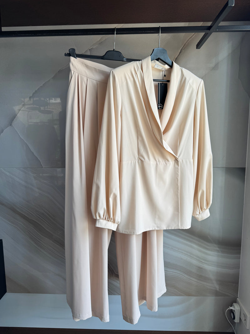 Asli suit