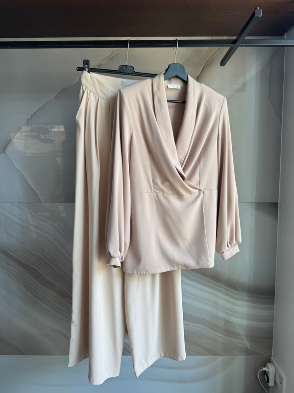 Asli suit