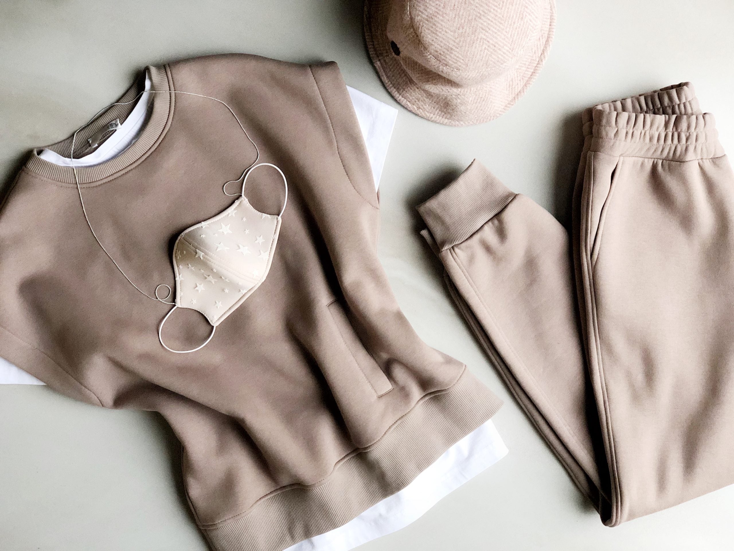 Vestin namų kostiumas