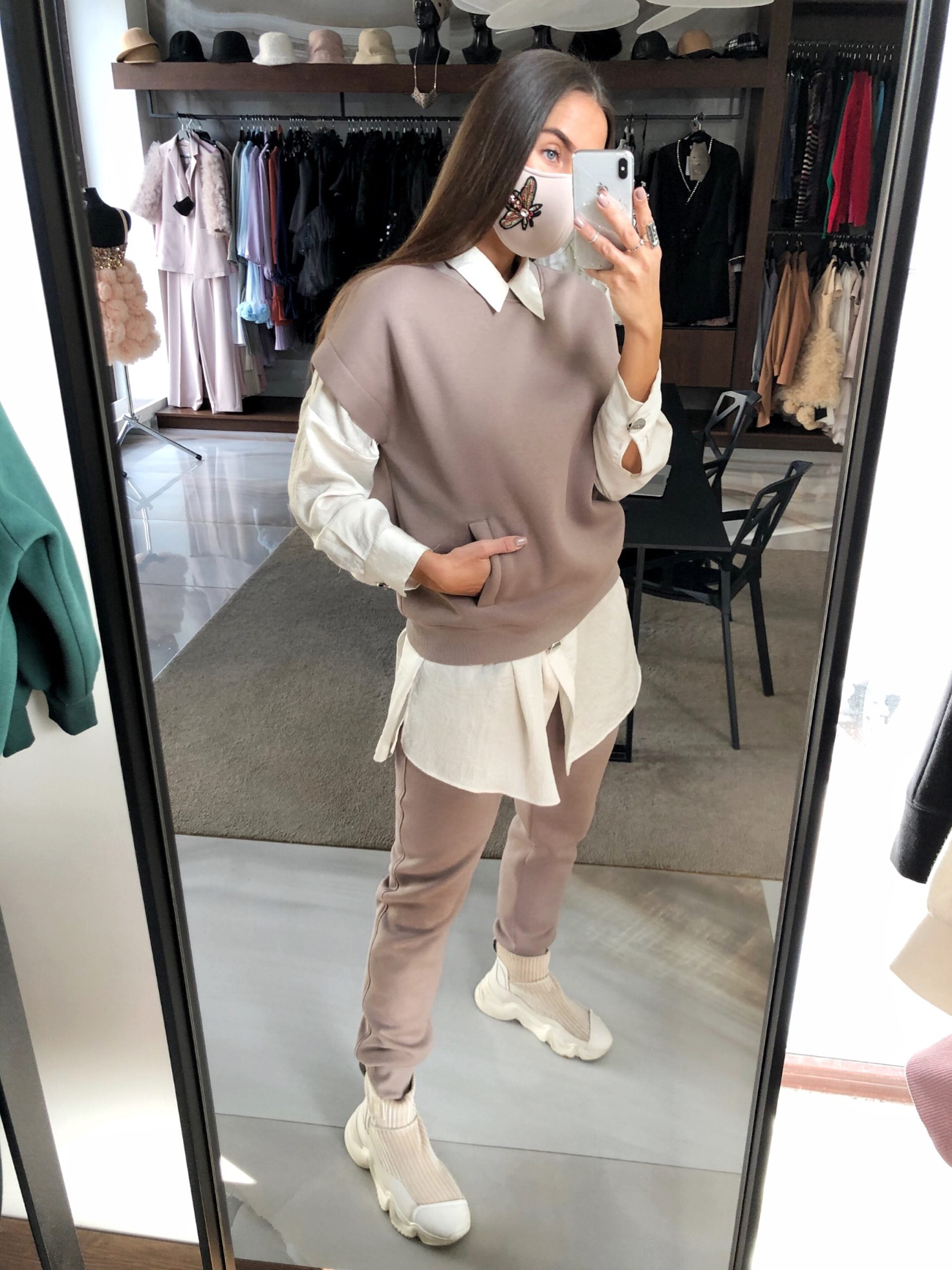 Vestin namų kostiumas