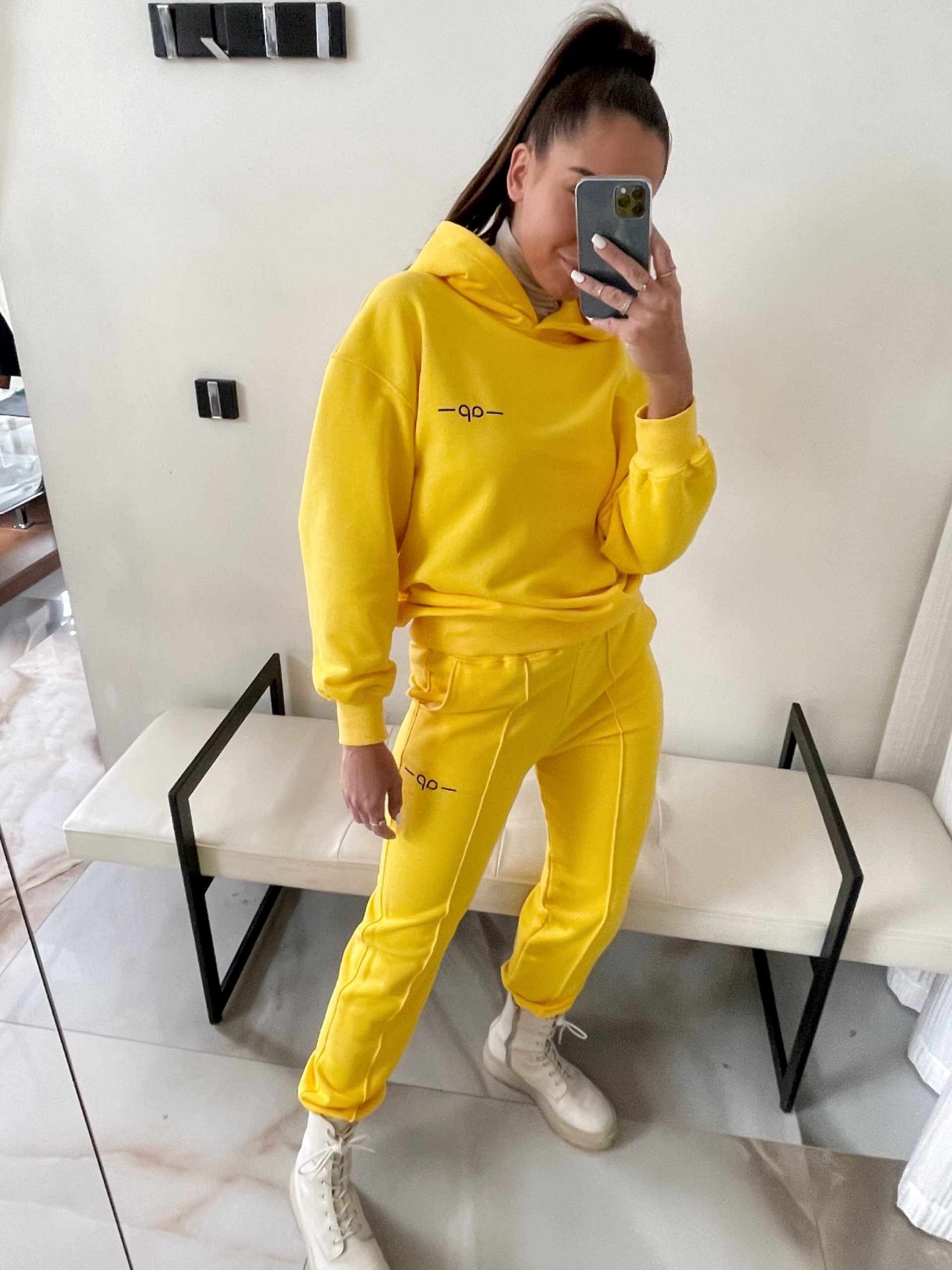 Neoni namų kostiumas