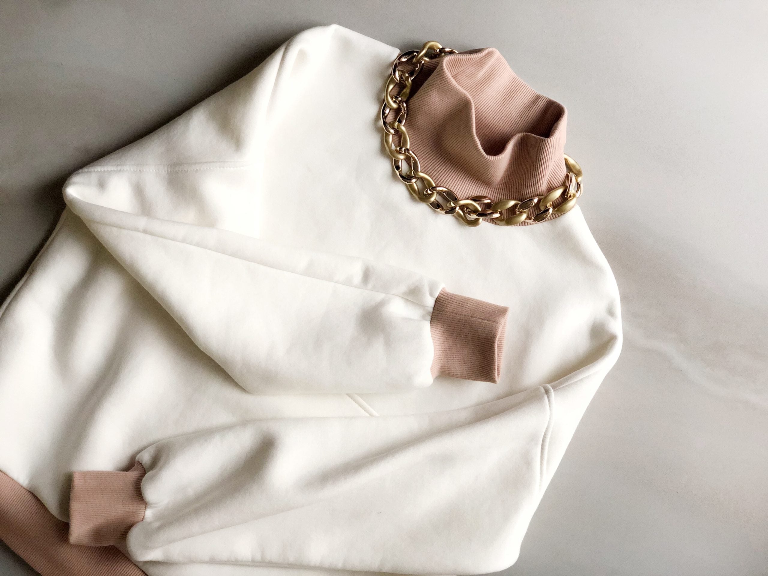 Sviti namų kostiumas